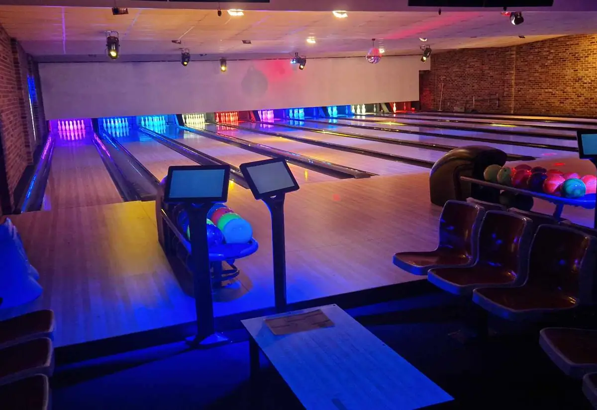 Bowling lanes in disco lighting at Buulse in Olen